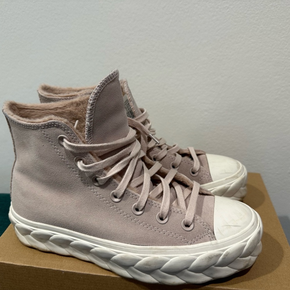 Converse - Picture 2 of 2